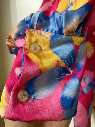 Blusa floral con lazo