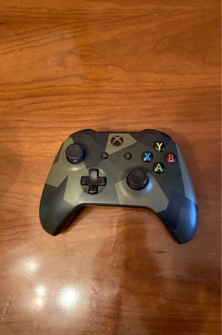 Xbox One S 1TB + Mando Camuflaje