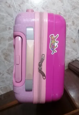 Maleta pequeña rosa con ruedas
