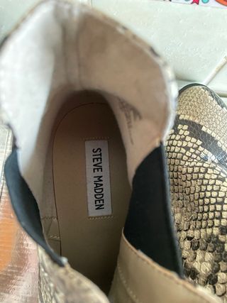 Stivaletti effetto pitone beige e neri