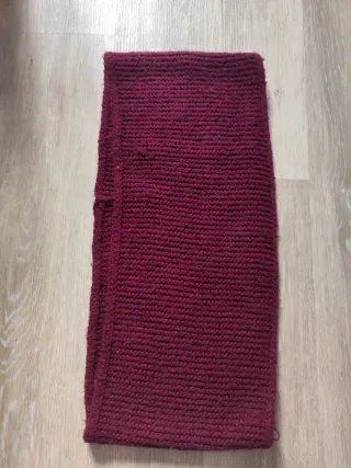 Bufanda de punto roja y beige