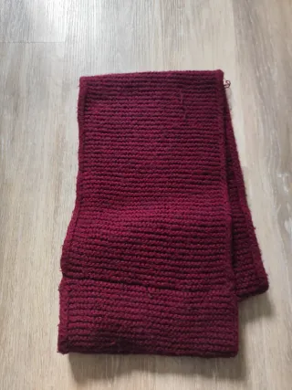 Bufanda de punto roja y beige