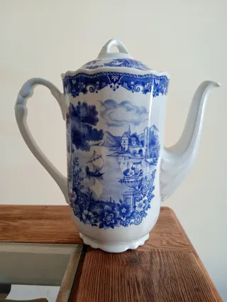 Vajilla de porcelana azul y blanca