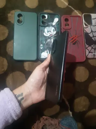 Oppo A18 Negro 128GB Como Nuevo con 5 fundasy cabl