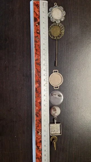 Lote abalorios: colgantes, cabuchones y má