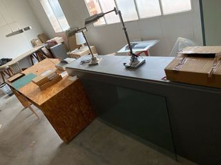 Mostrador y mesa para tienda o negocio