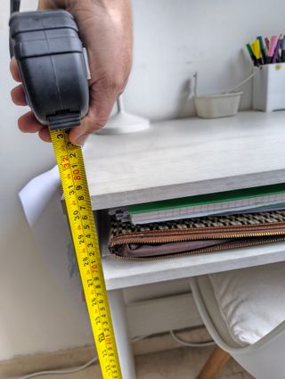 Escritorio y silla pequeños