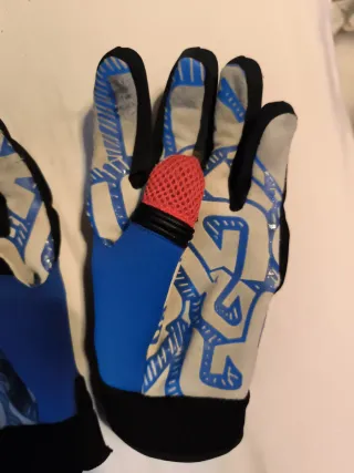 Guantes Burton Azules y Rojos