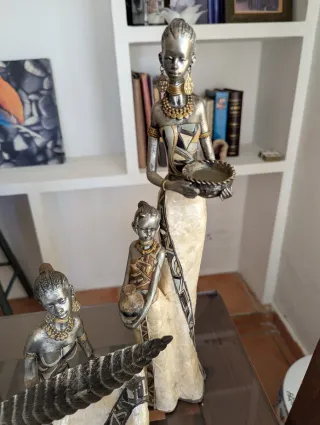 Figuras de nácar mujer africana