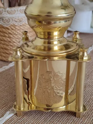 Molinillo de café antiguo de latón