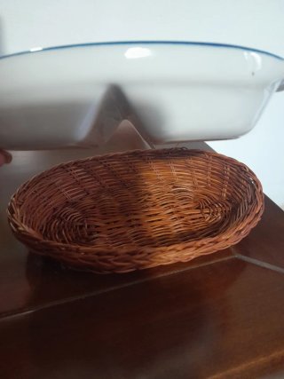 Porta antipasti in ceramica e vimini
