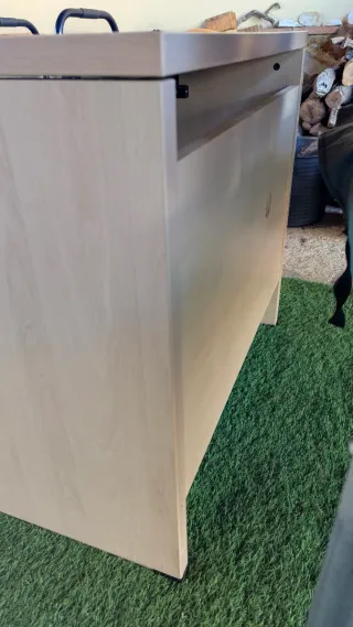 Escritorio pequeño con soporte para teclado