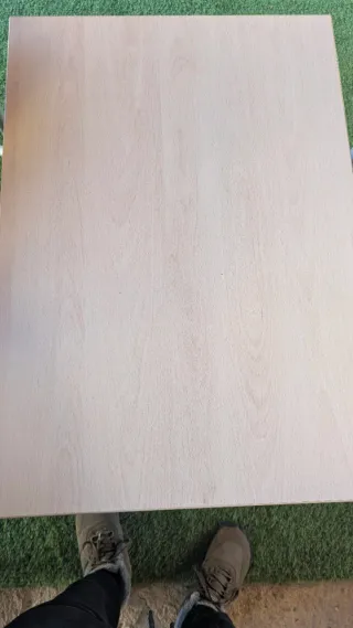 Escritorio pequeño con soporte para teclado