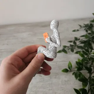 Statuetta pensatore seduto