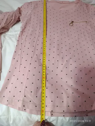 Camiseta de mujer con lunares