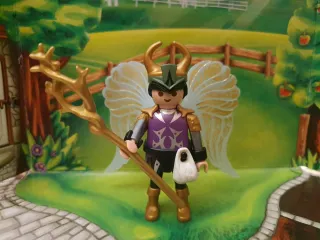 Playmobil Guerrero Alado con Bastón Dorado
