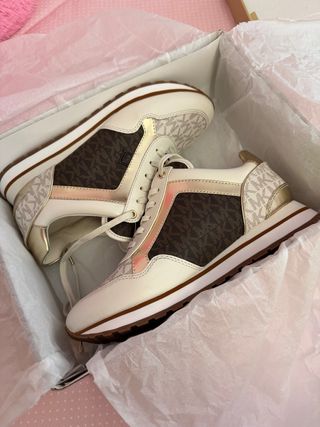 Zapatillas Michael Kors Blancas y Doradas