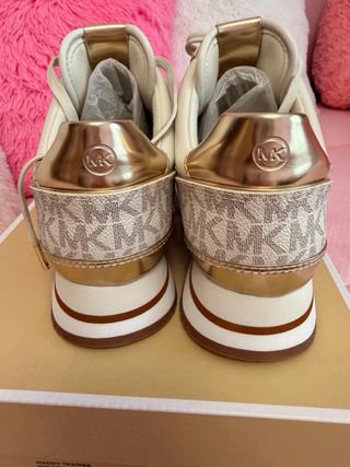 Zapatillas Michael Kors Blancas y Doradas