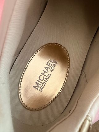 Zapatillas Michael Kors Blancas y Doradas