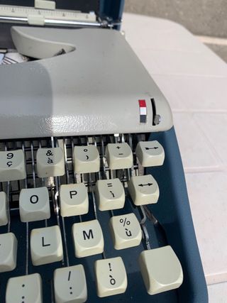 Macchina da scrivere da collezione Antares vintage