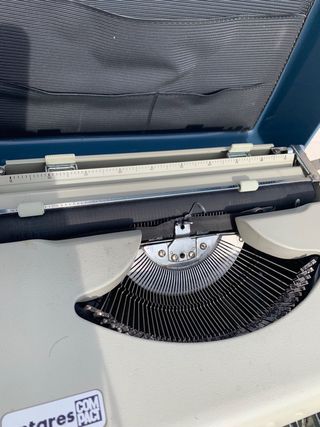 Macchina da scrivere da collezione Antares vintage