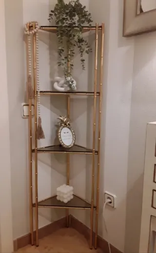 Estantería rinconera dorada cristal