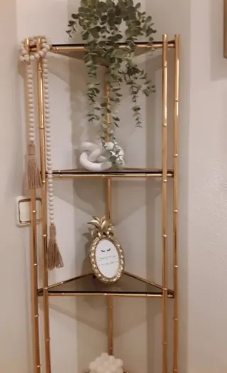 Estantería rinconera dorada cristal