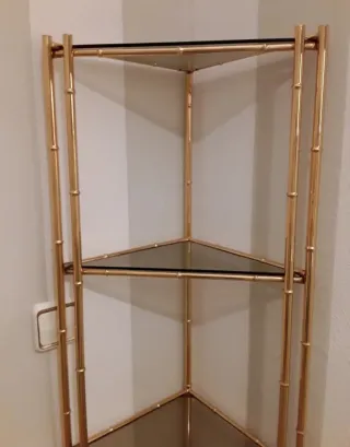 Estantería rinconera dorada cristal