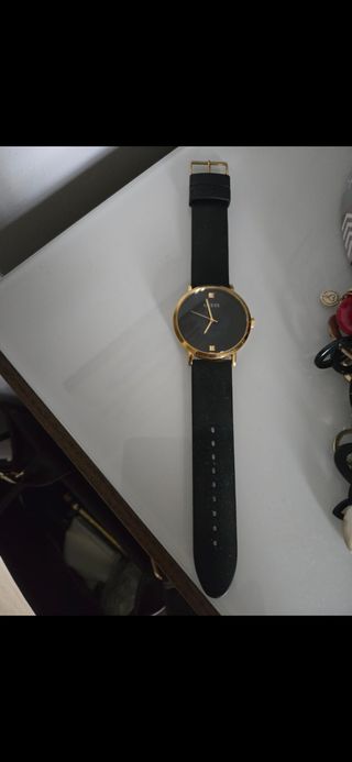 Reloj Guess Mujer Negro y Dorado