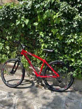 Bicicleta de Montaña Roja