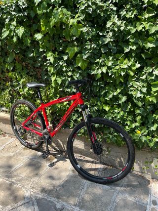 Bicicleta de Montaña Roja