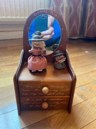 Caja de música Humming Farm de madera