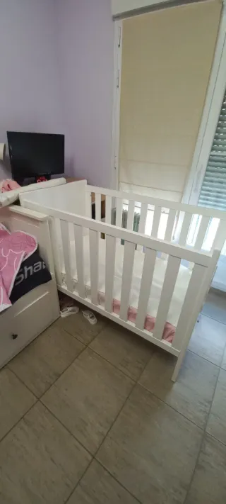 Cuna blanca para bebé