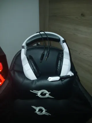 Cascos Gaming Blancos con Luces LED