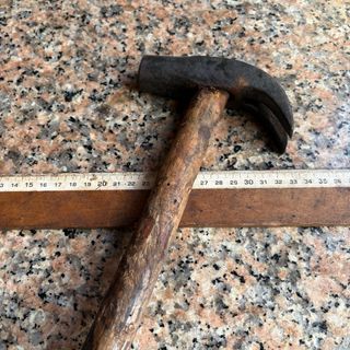 Martillo antiguo de carpintero forjado fragua