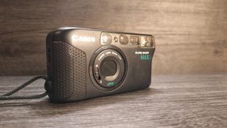 Cámara Canon Sure Shot Max 35mm