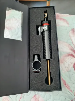 Amortiguador de dirección carbono y oro