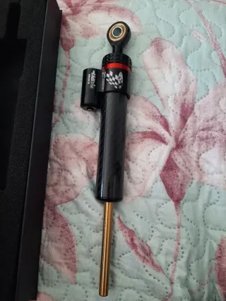 Amortiguador de dirección carbono y oro