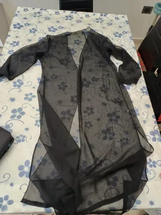 Abito longuette e spolverino nero