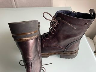 Botas de piel con cordones