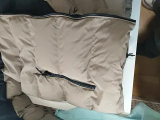 Anorak acolchado. Marrón y negro. Nuevo.