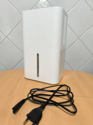 Deshumidificador pequeño blanco