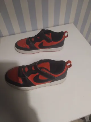 Deportivas Nike Rojas y Negras
