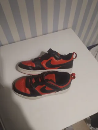Deportivas Nike Rojas y Negras