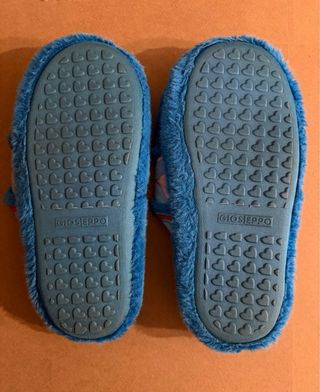 Zapatillas de casa azules y rosas