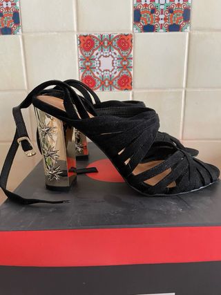 Sandali neri con tacco