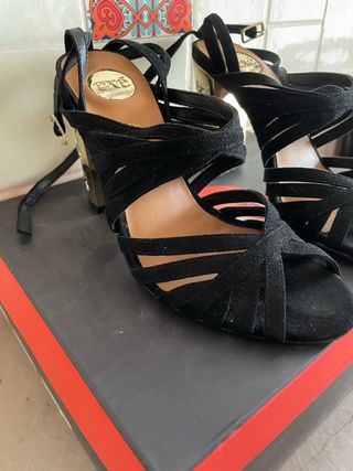 Sandali neri con tacco