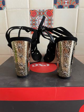 Sandali neri con tacco