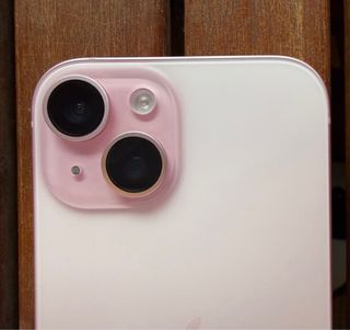 iPhone 15 Rosa 128GB + 2 Fundas