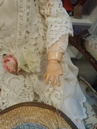 Vecchie bambole in porcellana